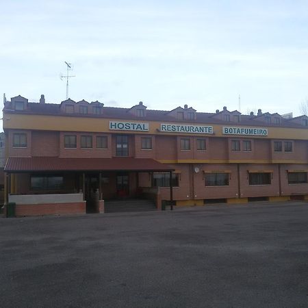 Hostal Botafumeiro Mota del Marques ภายนอก รูปภาพ