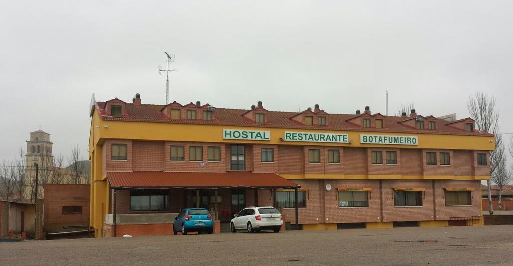 Hostal Botafumeiro Mota del Marques ภายนอก รูปภาพ