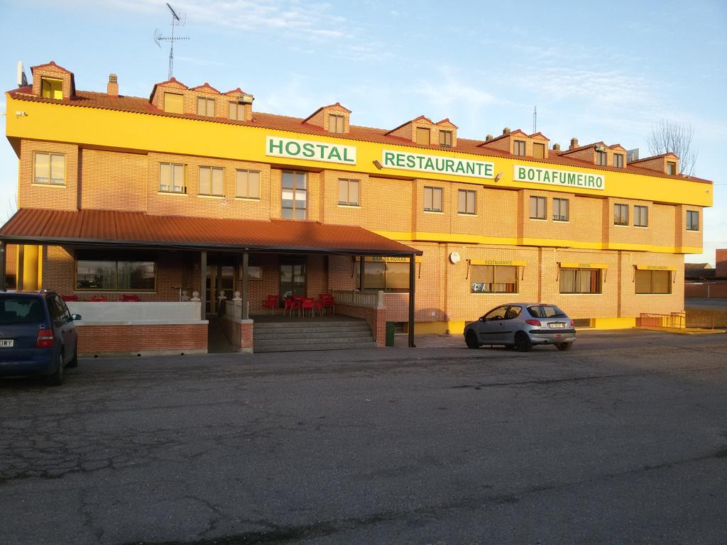 Hostal Botafumeiro Mota del Marques ภายนอก รูปภาพ