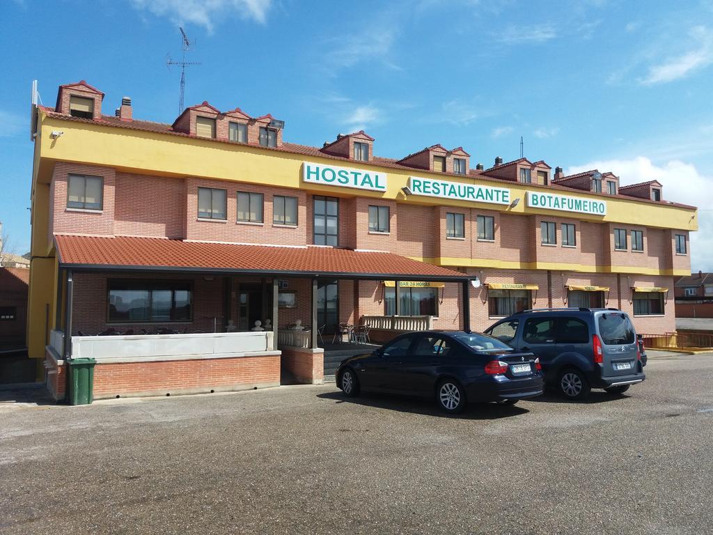 Hostal Botafumeiro Mota del Marques ภายนอก รูปภาพ