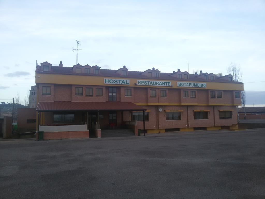 Hostal Botafumeiro Mota del Marques ภายนอก รูปภาพ